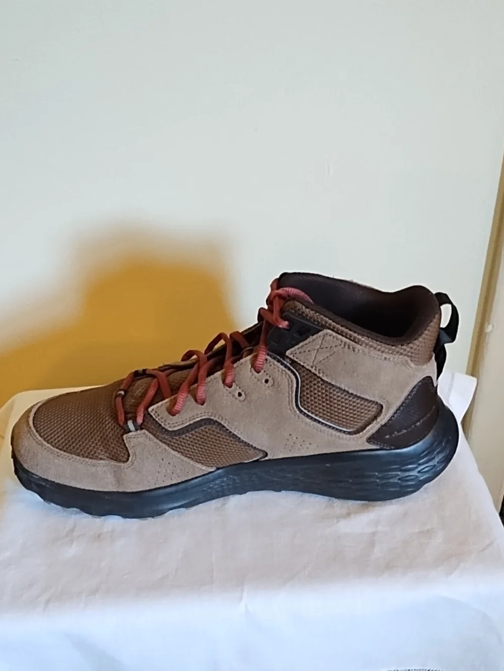 COLUMBIA MEN'S BENSON MID OMNI-SHIELD HIKING BOOTS NIB SZ 12.